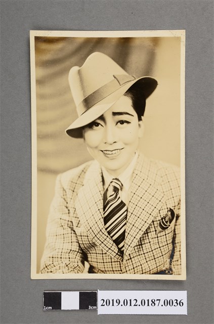 寶塚劇團戴紳士帽演員劇照 (共5張)