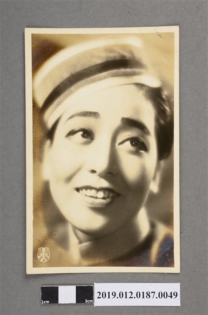 寶塚劇團戴圓帽女子劇照 (共5張)