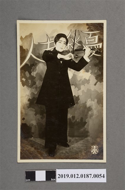 寶塚劇拉小提琴男子劇照 (共5張)