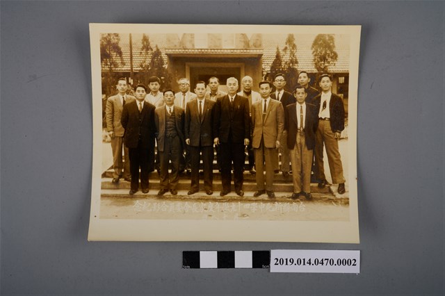 台南縣新化中學四十九學年度家長會委員合影紀念 (共2張)