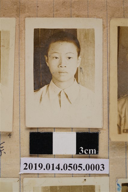 周春江學生照			 (共2張)