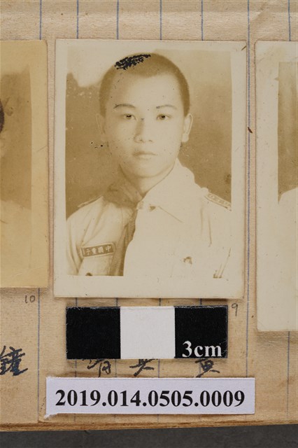 黃其清學生照 (共2張)