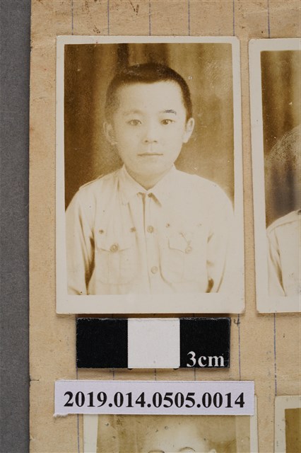 周子江學生照 (共2張)