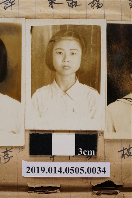 李月華學生照 (共2張)