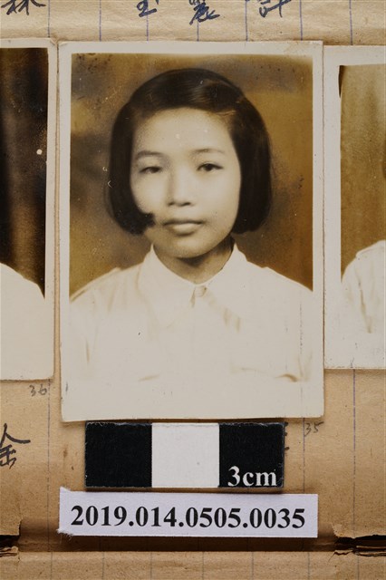 李貞妙學生照 (共2張)