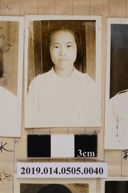 鄭金嬌學生照 (共2張)