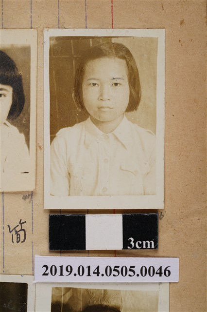 梁錦綉學生照 (共2張)