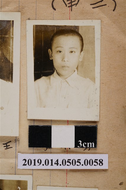 方典文學生照 (共2張)