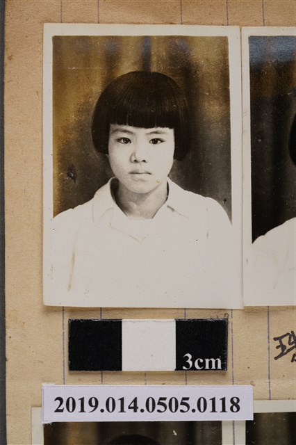 許秀梅學生照 (共2張)