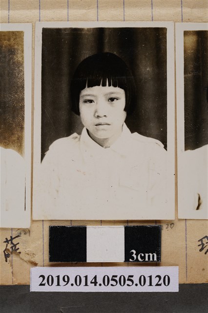 劉月英學生照 (共2張)