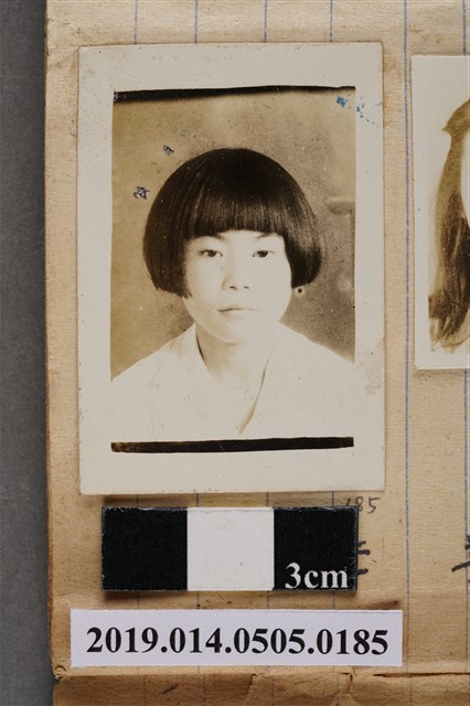 李幸子學生照 (共2張)