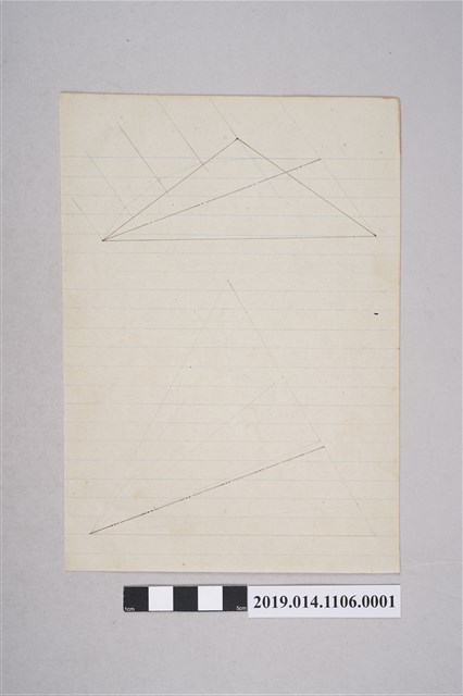 畫有三角型的白紙 (共2張)