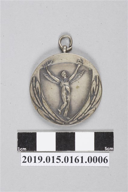 1932年臺北州下中等學校體育會紀念章 (共9張)