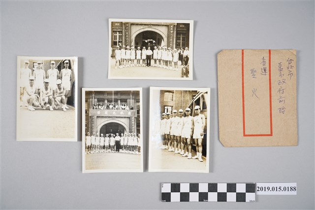 臺北市政府前聖火隊照片 (共2張)