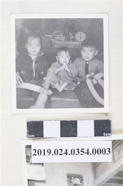 柯旗化三名子女合影於第一出版社（六合一路） (共2張)