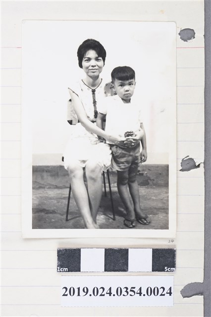 柯蔡阿李和次子柯志哲合影 (共2張)