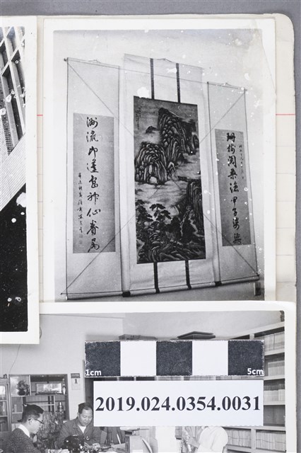 第一出版社（高雄八德二路）一樓牆上字畫 (共2張)