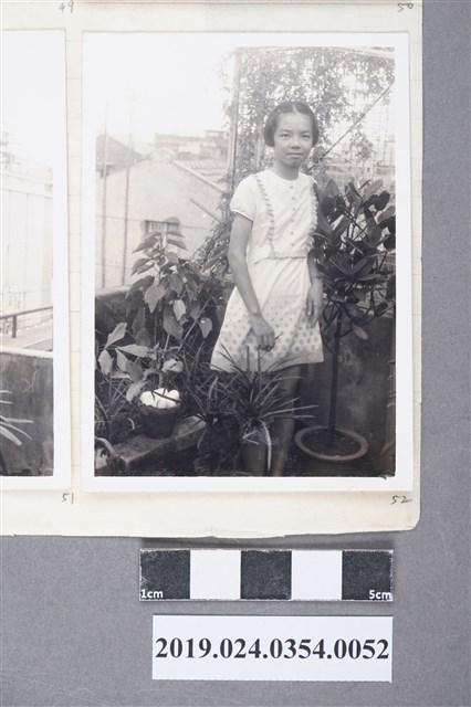 柯旗化長女柯潔芳於第一出版社頂樓花園（高雄八德二路） (共2張)