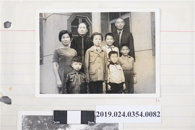 柯旗化家族照 （父母與二妹及其子女） (共2張)