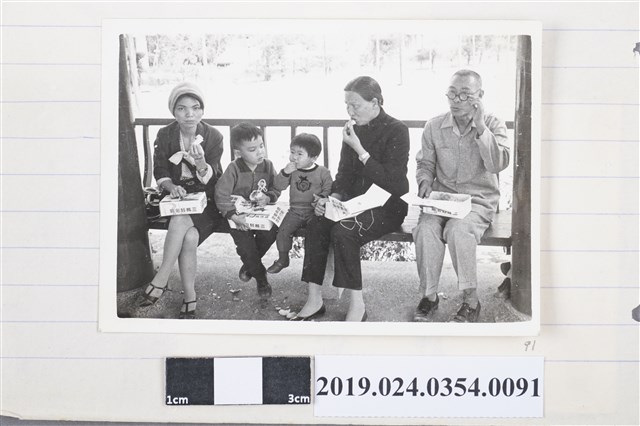 柯旗化家族旅遊於大貝湖家涼亭午餐 (共2張)