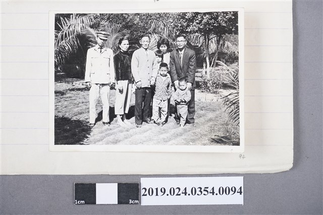 柯蔡阿李父母與其兄嫂一家合影 (共2張)