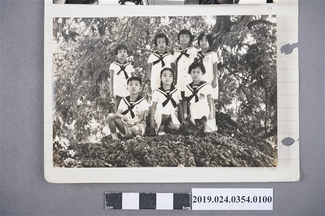 柯旗化長女柯潔芳與其他合唱團員合照 (共2張)