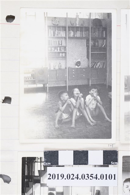 柯旗化子女合照於第一出版社三樓（高雄八德二路） (共2張)