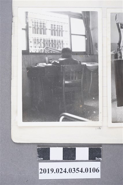 柯旗化次子柯志哲於第一出版社二樓讀書（高雄八德二路） (共2張)