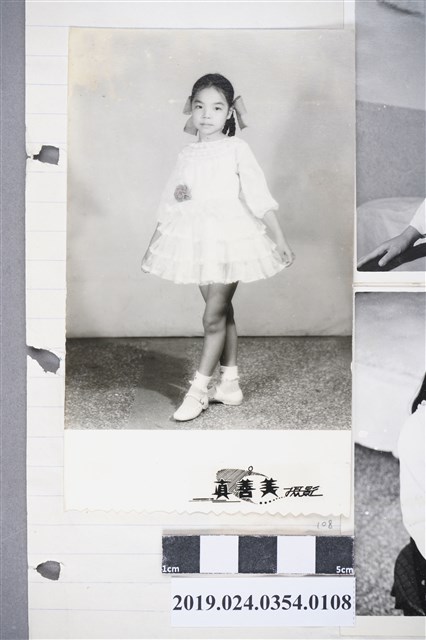 柯旗化長女柯潔芳沙龍照 (共2張)