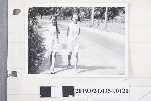 柯旗化長女柯潔芳與姪女 (共2張)