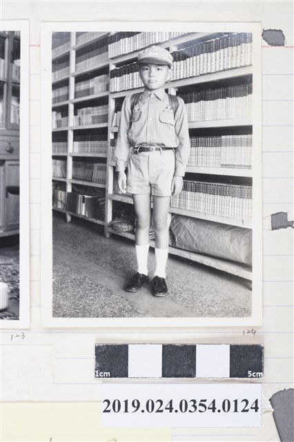 柯旗化次子柯志哲穿著建國國小制服 (共2張)