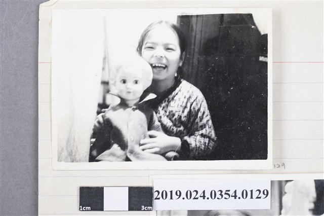 柯旗化長女柯潔芳在家中 (共2張)