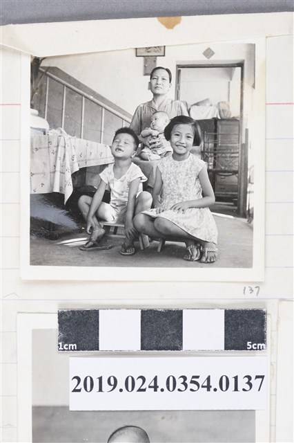 柯旗化母親盧美與柯旗化的姪子們左營老家 (共2張)