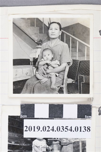 柯旗化母親盧美與姪子們於左營老家 (共2張)