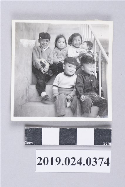 柯旗化子女與姪們合照 (共2張)