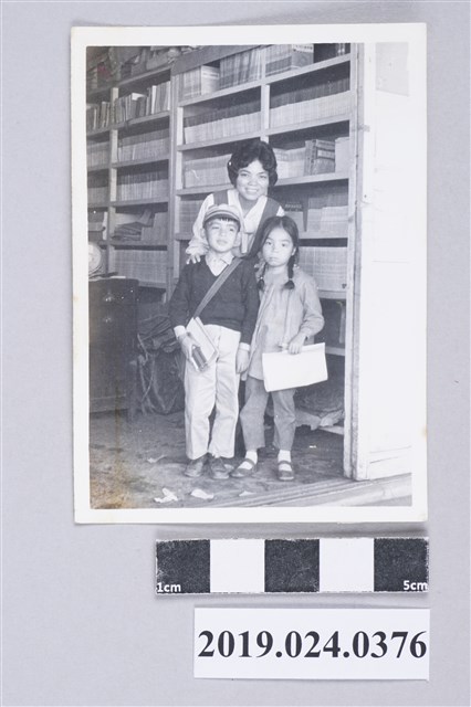 柯蔡阿李與子女於出版社合照（六合一路） (共2張)