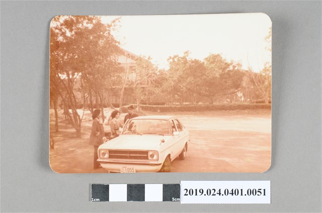 柯旗化家人於東海大學的照片 (共2張)