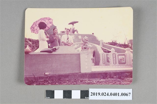 柯旗化拍攝清明掃墓 (共2張)