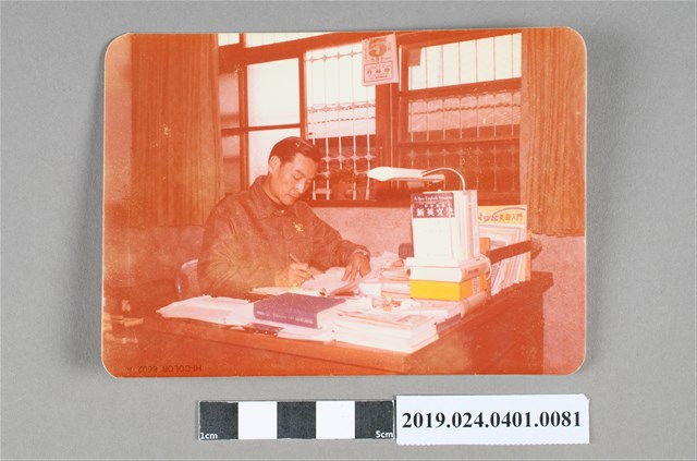 柯旗化於第一出版社三樓書房 (共2張)