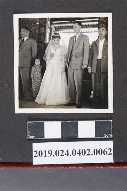 新人柯旗化與蔡阿李在台上聆聽致詞 (共3張)