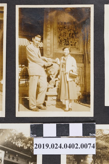 柯旗化與柯蔡阿李於北港媽祖廟前 (共3張)