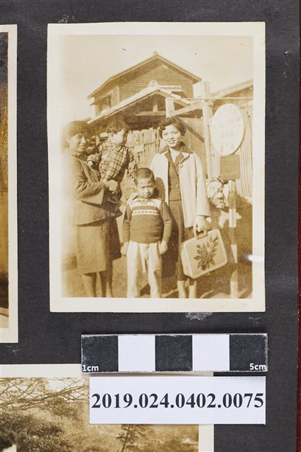 柯蔡阿李與兄嫂一家於嘉義公車站 (共3張)