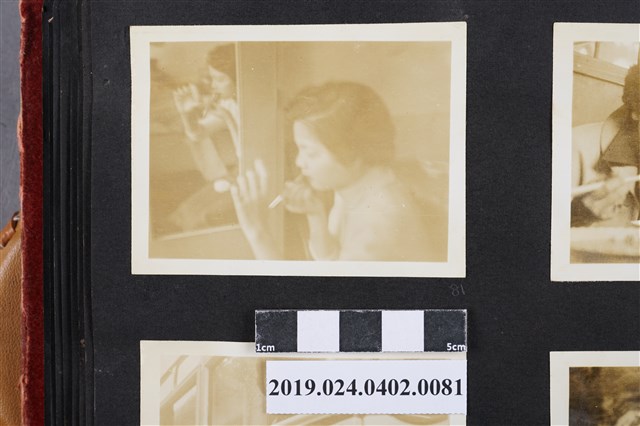 柯蔡阿李於台北旅店內化妝 (共3張)