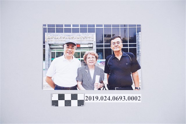 柯蔡阿李與友人合照 (共2張)