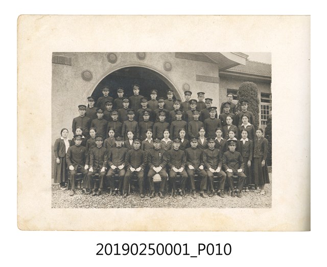 昭和10年臺南市末廣公學校畢業紀念冊 (共34張)