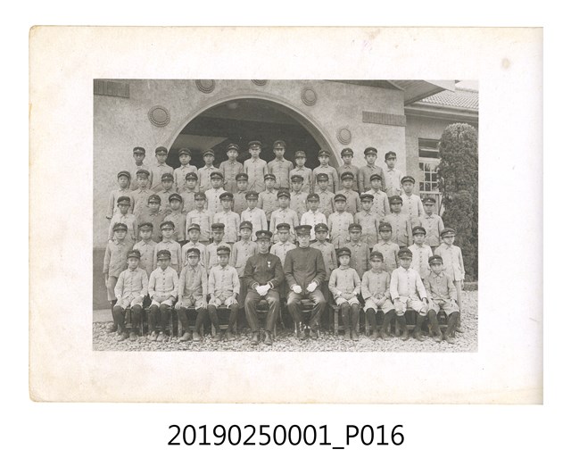 昭和10年臺南市末廣公學校畢業紀念冊 (共34張)