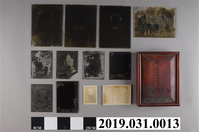 貳拾世建基祖陳上達寫真盒裝玻璃底片 (共6張)