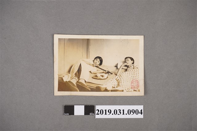 吸食鴉片照片 (共2張)