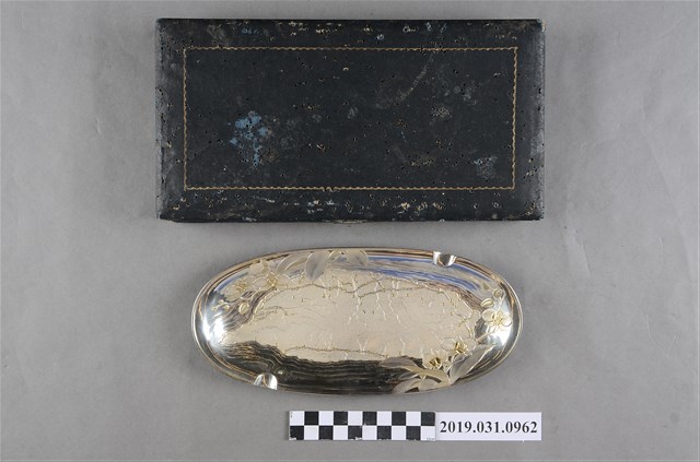 臺灣博覽會協贊紀念盤與外盒 (共2張)