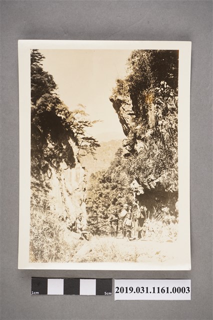 日本討伐霧社相關照片(霧社眉溪間的人止關) (共2張)